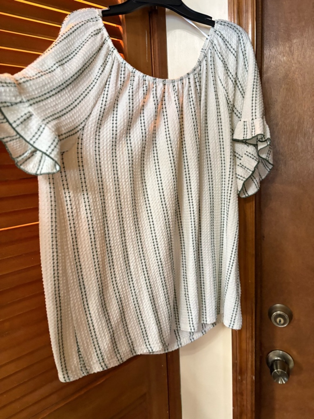 Woman’s Scoop Neck Top by W5 *** Tunic Style size XLarge